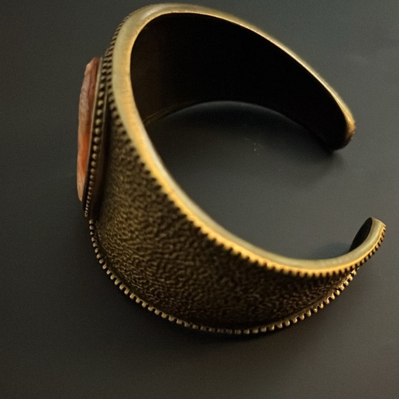 Amedeo cameo cuff bracelet - Picture 3 of 10